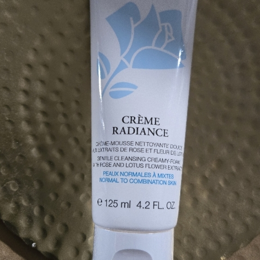 Crème Radiance Gentle Cleansing Creamy Foam - White